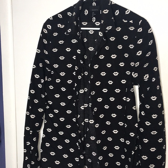 H&M Kiss Mark Button Up Shirt - Picture 1 of 2